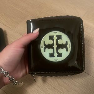 Tory Burch vinyl look logo, wallet card holder brown and turquoise